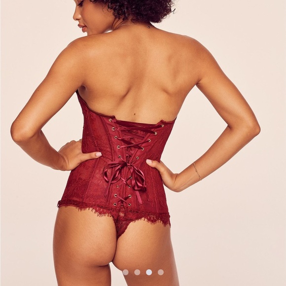 Red Contour Corset + Thong Set - Picture 2 of 8